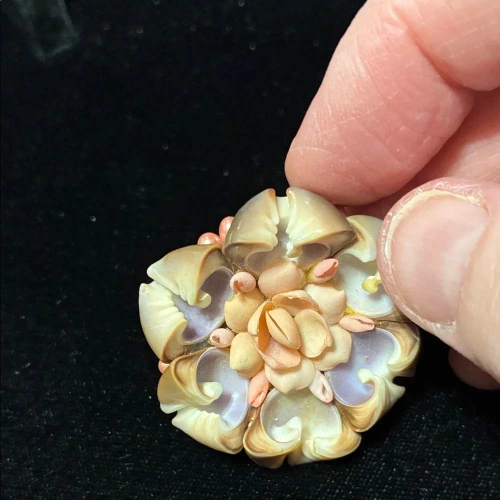 Vintage Floral shell Women’s Jewelry Brooch